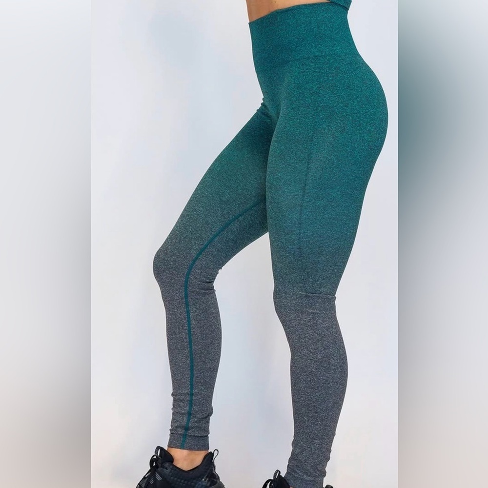 Constantly Varied Gear CVG Ombre leggings size small